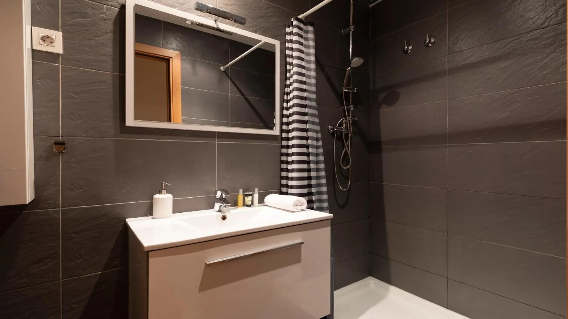 2762 - Ab Park Guell Apartment B-Ii Barcelona Spain
